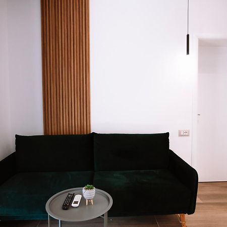 Barrikada Str Modern Apartments - The Nest ติรานา ภายนอก รูปภาพ