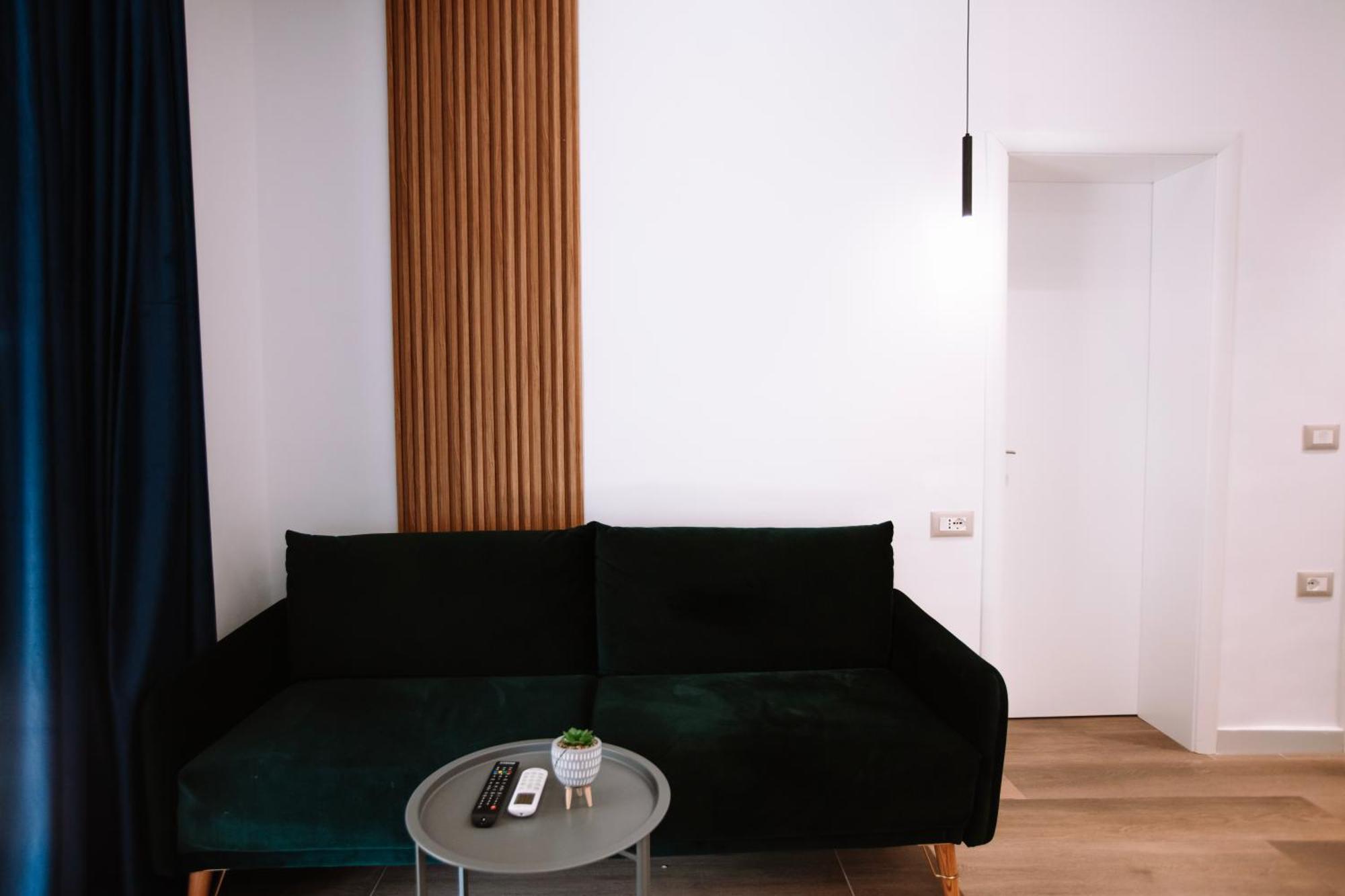 Barrikada Str Modern Apartments - The Nest ติรานา ภายนอก รูปภาพ