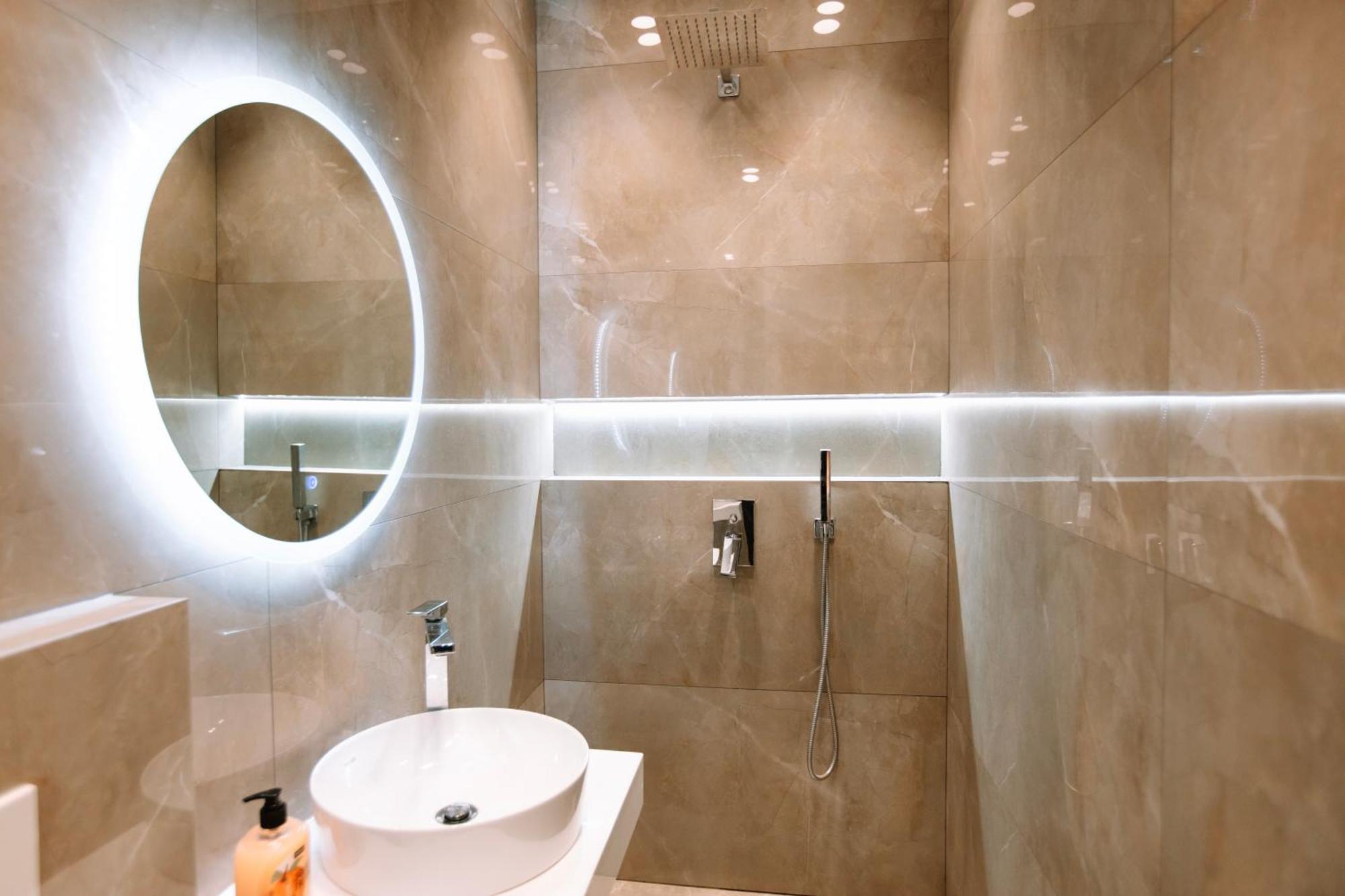 Barrikada Str Modern Apartments - The Nest ติรานา ภายนอก รูปภาพ